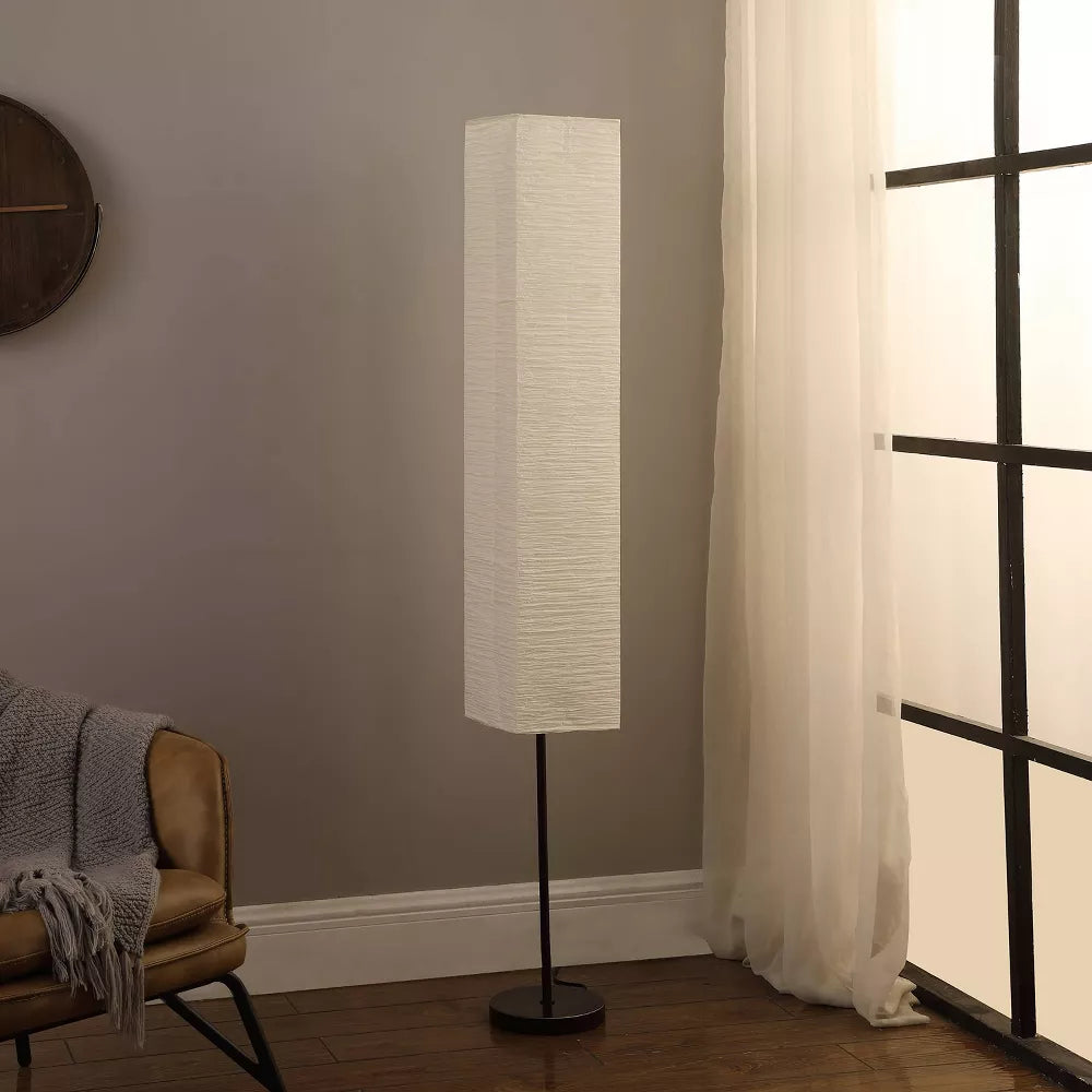 Lampa podłogowa z wysokim prostokątnym abażurem dekoracyjnym