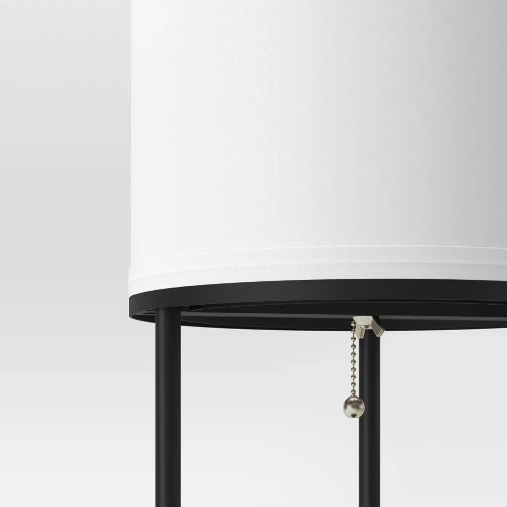 Lampa podłogowa z dodatkowymi półkami i cylindrycznym abażurem tkaninowym