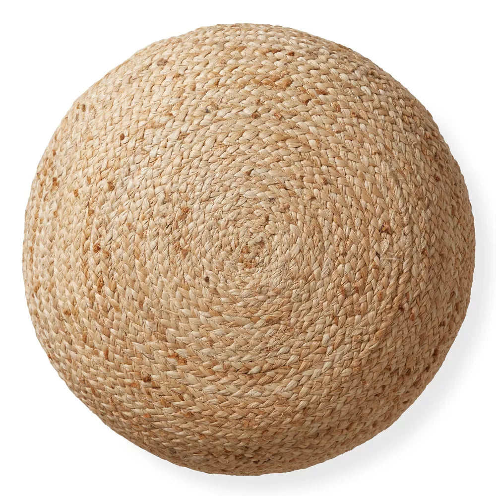 Okrągły ręcznie pleciony puf o naturalnym wyglądzie
