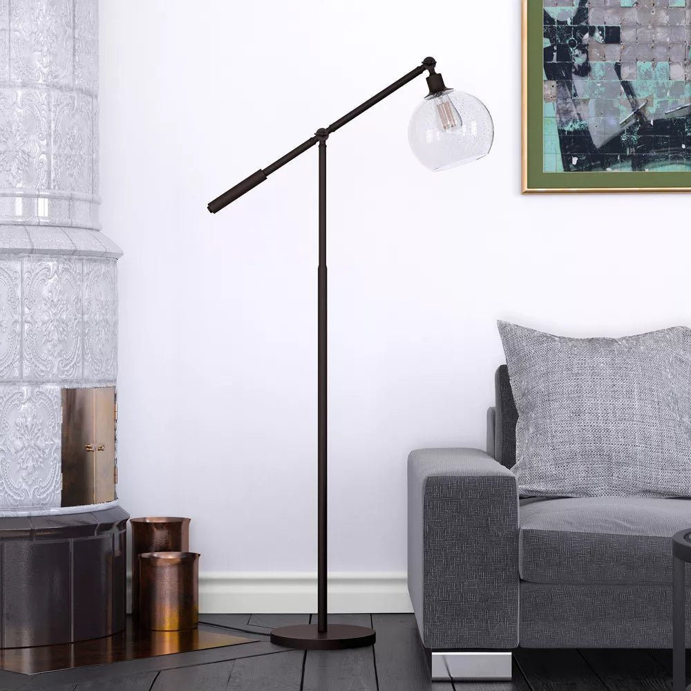 Lampa podłogowa z regulowanym ramieniem i okrągłym szklanym abażurem